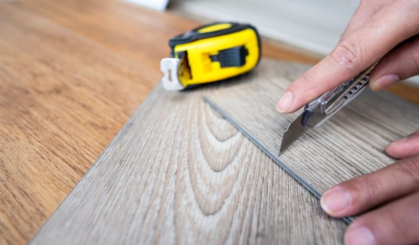 How can we cut Vinyl Flooring?